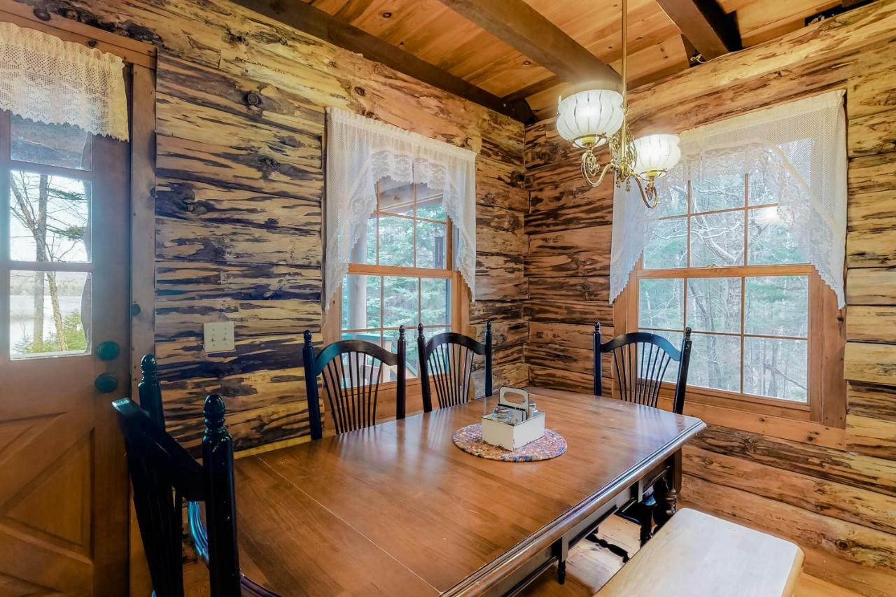 Loon Landing Lodge Greenville Exterior photo